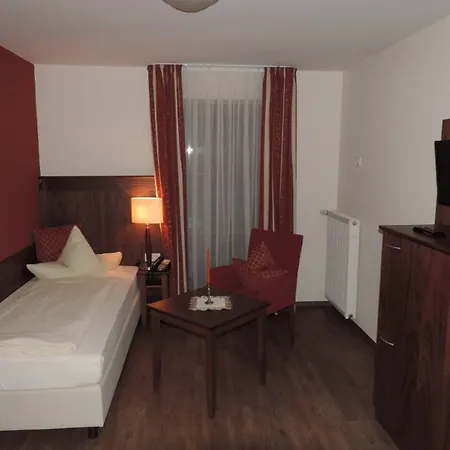 Hotelgasthof Zur Sonne * باد غوغنغ