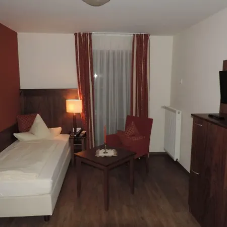 Hotelgasthof Zur Sonne فندق *