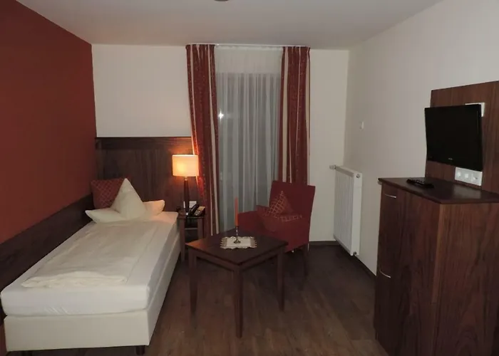 Hotelgasthof Zur Sonne מלון *